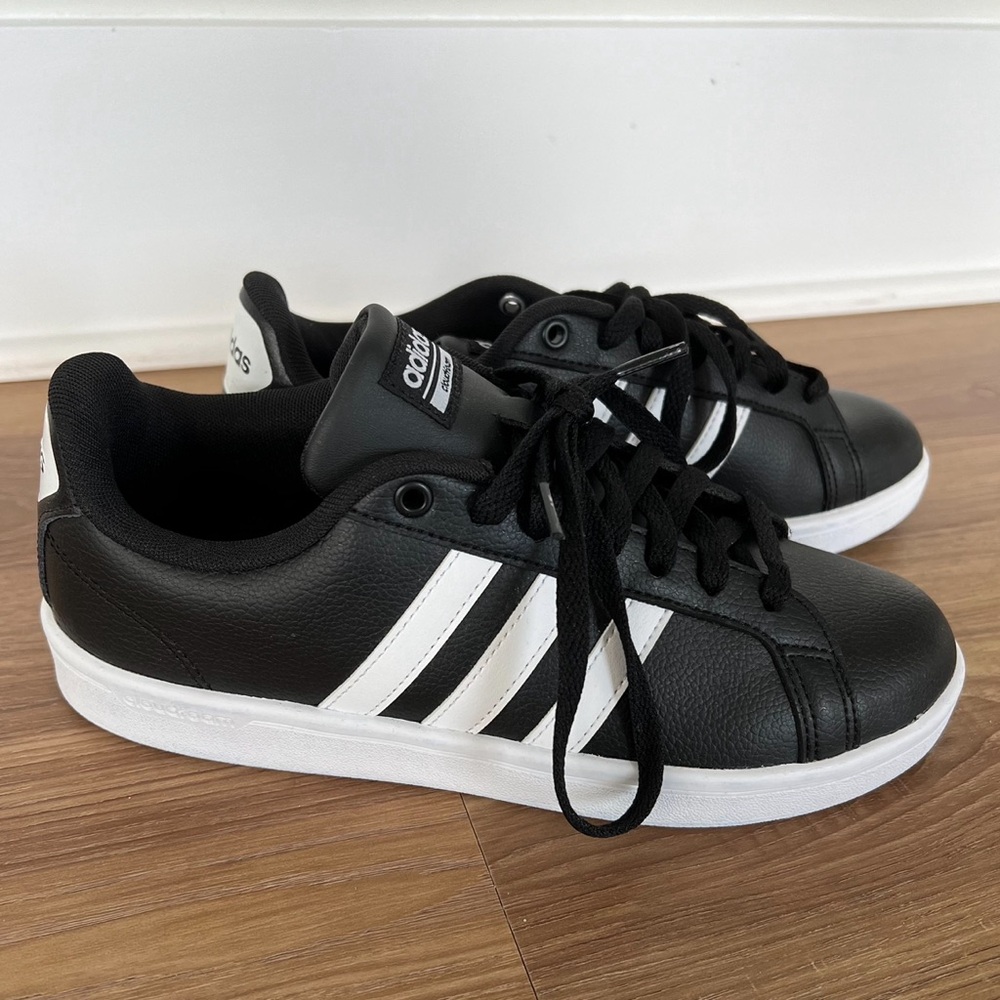 adidas Women’s 7.5 M Cloudfoam Advantage Stripe Sneaker Black NWOT